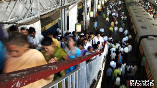 谷歌在印度孟买中央火车站推广WiFi服务 