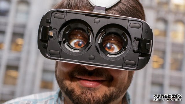 传苹果研发iPhone专用VR设备：但要等2年 