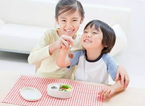 【j2开奖】孩子不爱吃饭，是因为你犯了这样的错吧？