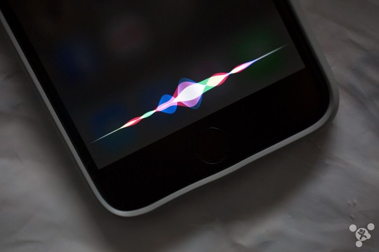 在 2013 年 6 月的时候， Dynamic Advances 和伦斯勒理工工学院将苹果告上了法庭，Dynamic Advances称开奖直播们是伦斯勒理工大学相关技术的唯一授权方，而苹果的语音助手 Siri 侵犯了伦斯勒理工工学院的技术专利。