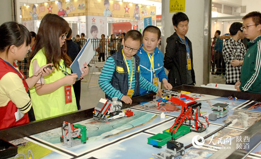 第十六届陕西省青少年机器人竞赛在西安举办。杜旭涛摄