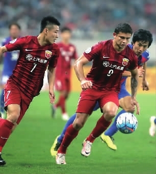 北京时间5月24日晚，2016亚冠联赛1/8决赛的一场次回合比赛在上海进行。上海上港凭借武磊最后时刻绝杀，本场以1∶0战胜东京FC，晋级下一轮淘汰赛。