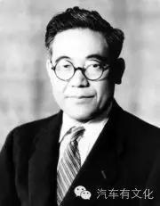 丰田喜一郎出生于1895年，其父亲丰田佐吉既是日本有名的纺织大王，也是日本大名鼎鼎的“发明狂”。