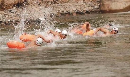 28日至29日，第十二届中国·青海国际抢渡黄河极限挑战赛在青海省循化撒拉族自治县举行。赛场水面海拔约1800米，水深3.6米，全程从起点顺游到对岸约500米。大赛吸引了来自中国、英国、美国、乌克兰、新西兰、比利时等15个国家的200余名选手参加。