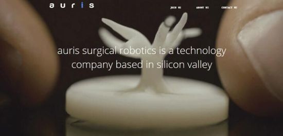 Auris，仅仅将自己描述为 “总部设在硅谷的技术公司”，以前被人以为做的是显微外科手术系统，旨在消除白内障，该公司还提交了多项专利申请。然而，IEEE Spectrum 对 Auris 现任和前任员工调查后发现，它有着更大的野心——构建下一代外科手术机器人，扩大机器人的适用范围。