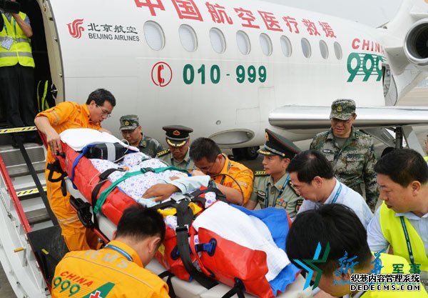 中国赴南苏丹维和步兵营两名遇袭重伤员回国治