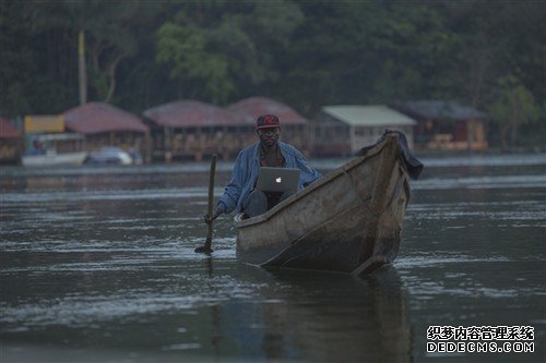 这就是非洲 用苹果电脑的渔夫照片获特奖