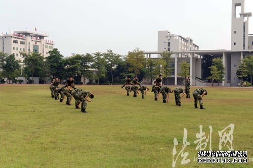 广东中山边防支队开展心理拓展训练缓解官兵工作压力