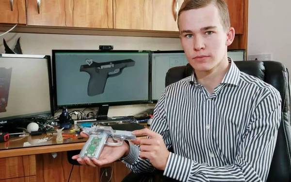 【j2开奖】19岁少年发明指纹解锁手枪号称“枪支界扎克伯格”