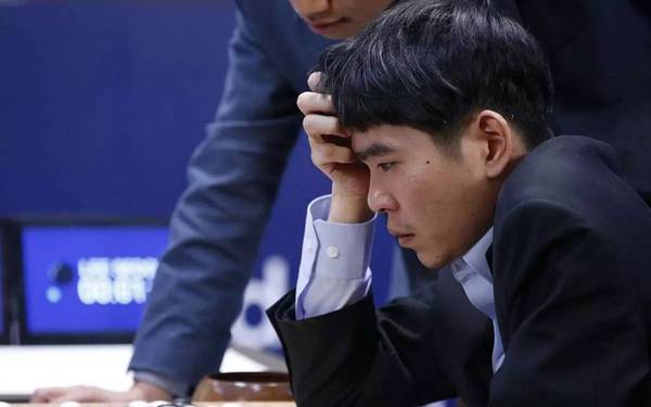 wzatv:【j2开奖】AlphaGo 宣布明年复出再战围棋，人类的荣誉该由谁来捍卫？