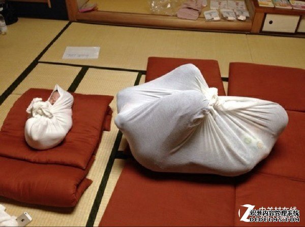 日本奇葩疗法 包裹自己"回到子宫"解压 
