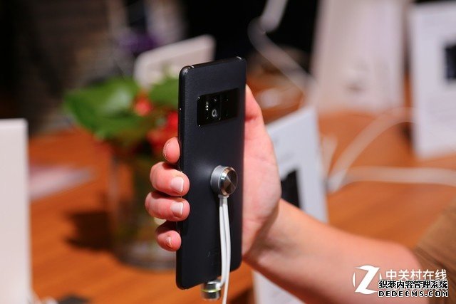 华硕ZenFone AR体验 AR/VR用它都能玩