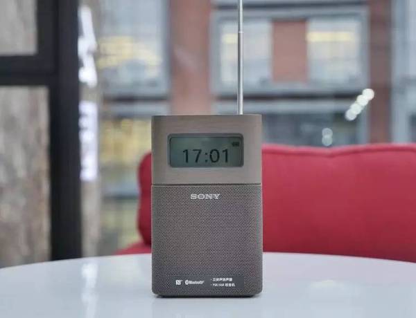 【j2开奖】这台索尼牌的收音机，还能当蓝牙音箱用
