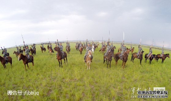 横刀策马：忆内蒙古骑兵部队征战史