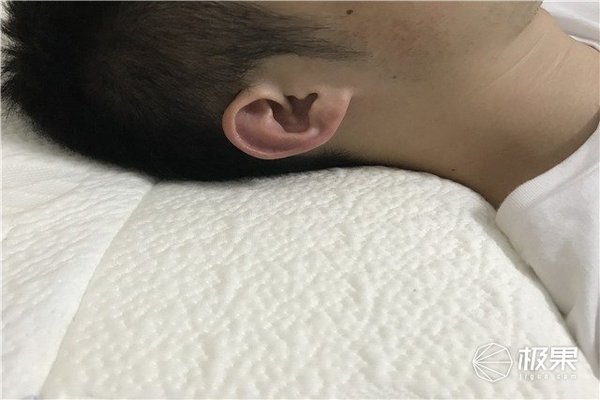 报码:【j2开奖】其实音乐可以枕着听,催眠大师智能乳胶枕S3体验