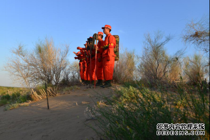 荒漠练“战法” 揭秘武警新疆森林防火官兵驻防生活