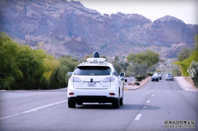 挑战新地形 谷歌沙漠中测试无人驾驶汽车 