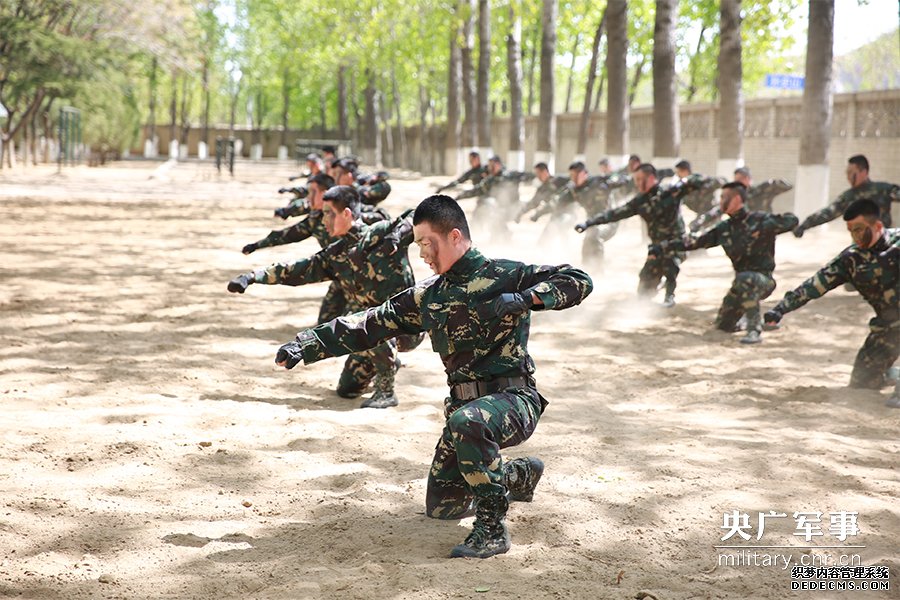 全民国家安全教育日 北京卫戍区官兵与学子互动