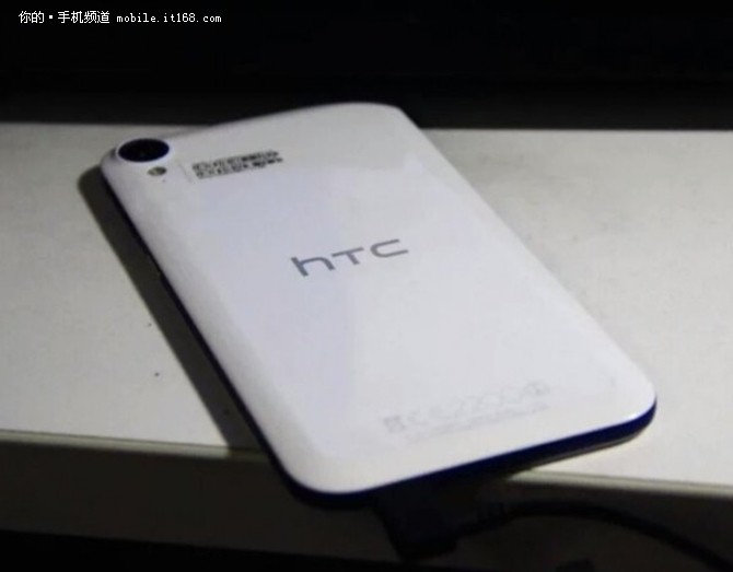 不过现在来自Twitter上一组型号为HTC Desire 830的新机被曝光并被数家外媒和网友转发，从曝光的真机谍照和渲染图中，本港台直播们可以看出全新的Desire 830和以往Desire系列手机相比在外观上有了一些变化，手机正面设计更加类似于HTC One X9，采用虚拟按键设计，听筒和扬声器更加细窄。