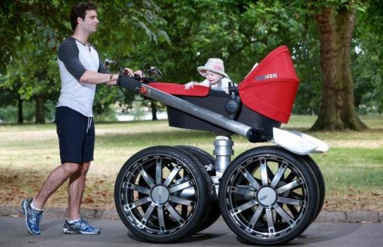 据调查，当拥有更时尚更高规格的童车时，百分之七十六的新爸爸会倾向于花上更多的时间推着婴儿外出行走，因此为庆祝斯柯达史上性能最强的全新明锐VRS发布，同一工程团队乘势推出了VRS Man-Pram婴儿车作为广告。这辆高达两米的巨型纯爷们婴儿车配备了半米高的合金轮毂、液压悬挂、手视镜、抗压把手、超大的刹车卡钳和前照灯，满满的霸气瞬间秒杀所有的婴儿推车。
