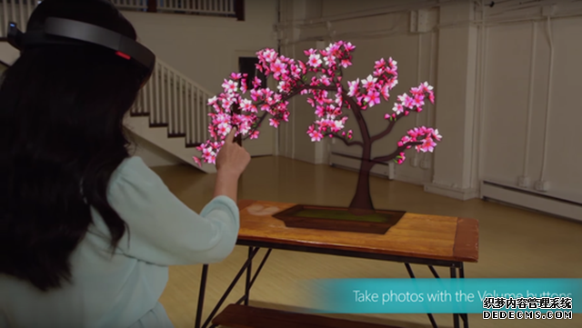 微软首次更新HoloLens：语音控制更方便 