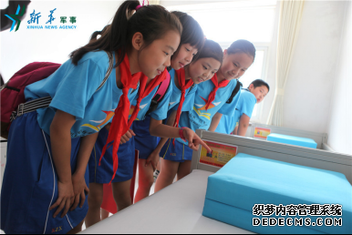 中国人民解放军空军八一飞行表演队向中小学生开放