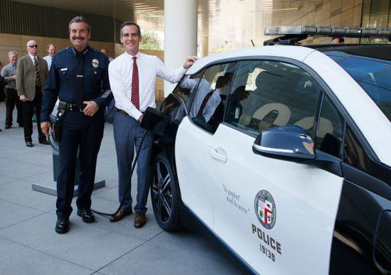 不过最终究竟是哪个因素让LAPD选择了宝马并不清楚。在此之前，洛杉矶市长Eric Garcetti曾表态，“省钱”是电动汽车选择的一个因素。而与此同时，宝马也改变了战略方针，它将重点发展