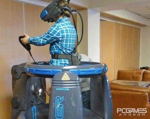 90年代的VR游戏机究竟是什么样的？玩起来是一种怎样的感觉？外媒记者Lewis Packwood日前就体验了这样一台VR游戏机，并写下了自己的感受。VR次元独家整理报道。