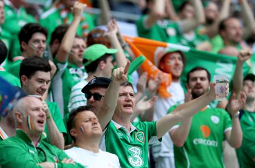 10人拼到死饮恨爱尔兰昂首离去 球迷高歌送行
