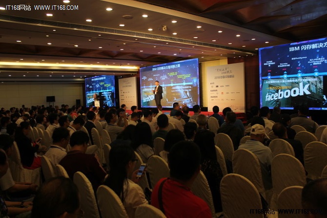 本届峰会由中国计算机学会信息存储技术专业委员会、中国教育部信息存储系统重点实验室和DOIT、DOSTOR(存储在线)共同举办，现场汇聚了学术界、产业界以及行业用户800多人，同时有5000多人通过线上参与了本次会议。大会的主题是“关键之年 让闪存绽放”。