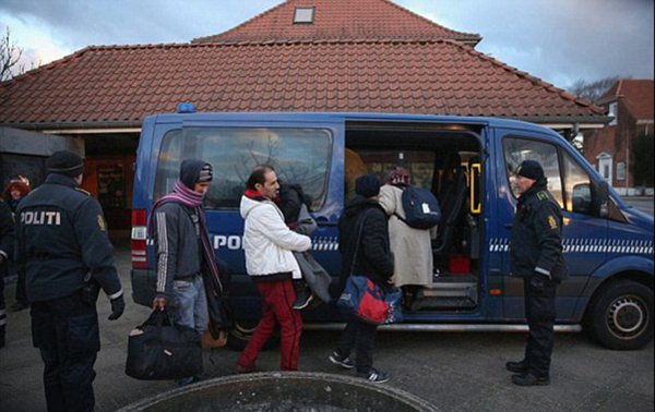 丹麦首次没收入境难民贵重财物 引发争议