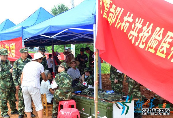 武警总部增援医疗队赴湖北防汛抢险一线医疗巡诊