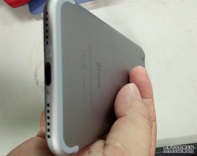 iPhone 7原型机谍照再曝光：摄像头很大 