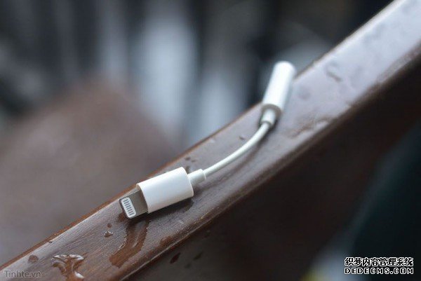 狠招！iPhone7的耳机转接线只支持iOS10 