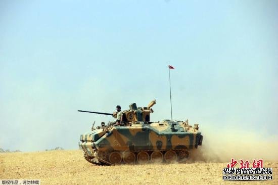 当地时间2016年8月24日，土耳其加齐安泰普Karkamis，土耳其军队前往土叙边境，将参与打击叙利亚边境城镇内的极端组织任务。