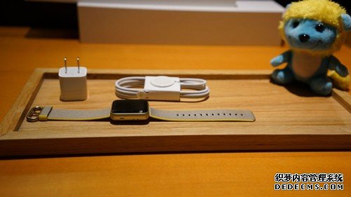 零售店约起 Apple Watch Series 2高清开箱图赏