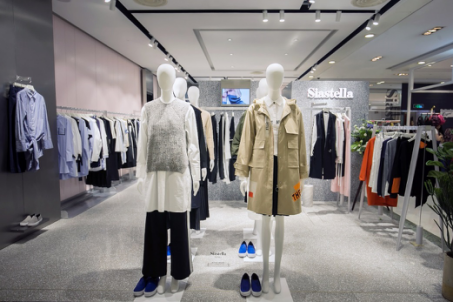 报码:纽约设计师女装品牌Siastella酷感亮相上海久光