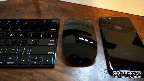 亮黑的Magic Mouse 2/Keyboard你看怎么样