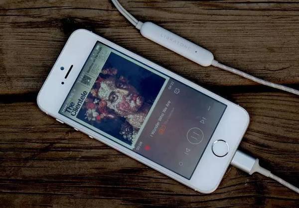 wzatv:【j2开奖】iPhone 7 砍掉了耳机插孔，但也解锁了听歌的「新技能」