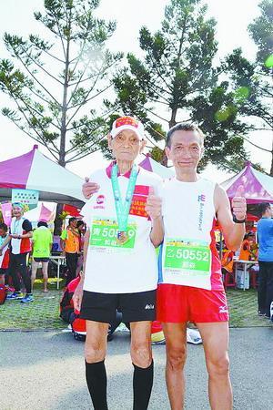 台湾百岁老人跑完9公里马拉松 90岁开始练长跑