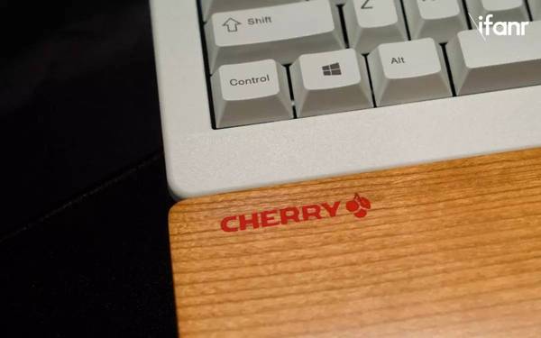wzatv:【j2开奖】Cherry 发布了两款看起来不太 “樱桃” 的键盘，还有一款真 “樱桃” 手托