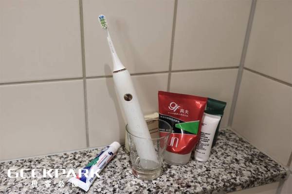 【j2开奖】年轻人的第一款电动牙刷：素士声波牙刷 X3 使用体验