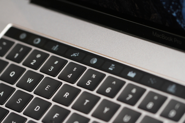 【j2开奖】MacBook Pro试玩：Touch Bar功能值得体验