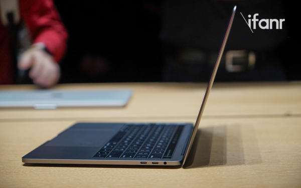 wzatv:【j2开奖】MacBook Pro 真机上手：Touch Bar 究竟是不是好设计？