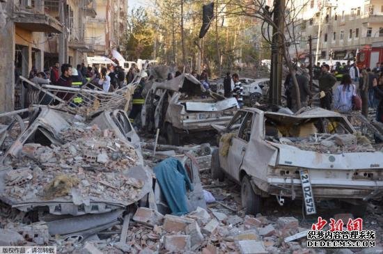 土耳其城市遭汽车炸弹袭击8死百伤 IS宣称负责
