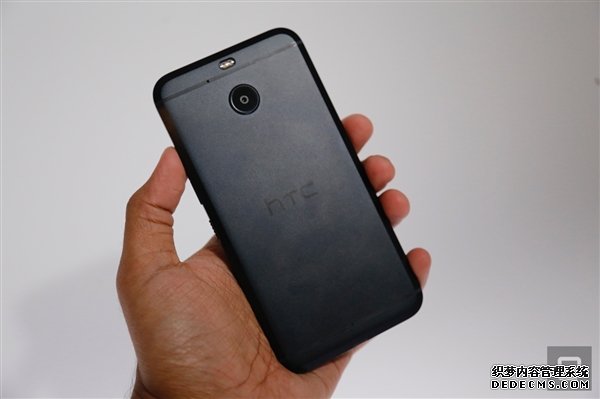 HTC Bolt正式发布 搭载骁龙810竟卖4千 