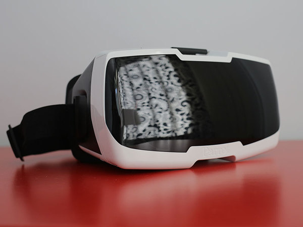 码报:【j2开奖】Parrot bebop2 FPV套装体验：戴VR眼镜去玩无人机