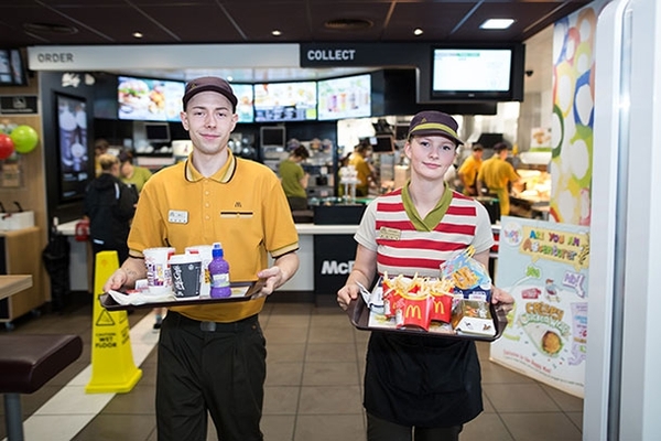 码报:【j2开奖】拉动消费，麦当劳开始在美国推出餐桌上菜服务