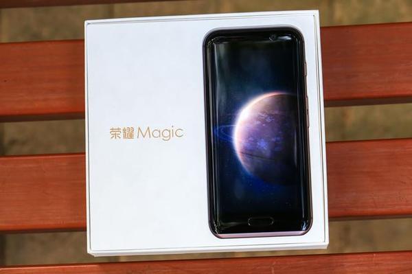 wzatv:【j2开奖】荣耀智慧手机Magic正式发布：众多亮点大显身手