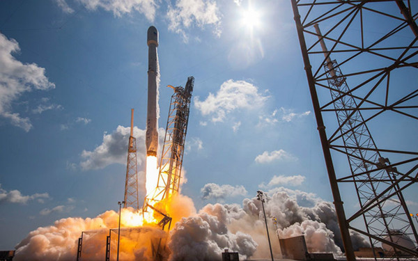 wzatv:【j2开奖】SpaceX 申请加建两个着陆架，为猎鹰重型的 3 支火箭回收做准备